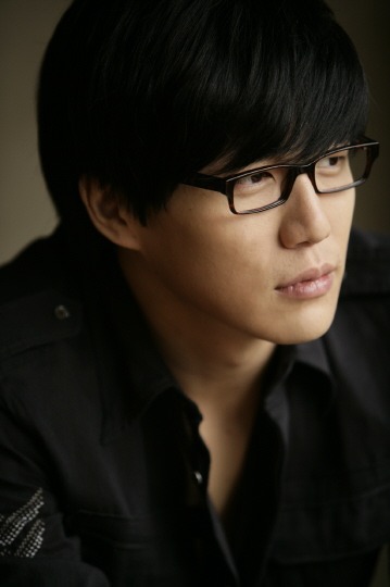 Sung Si Kyung   in The street